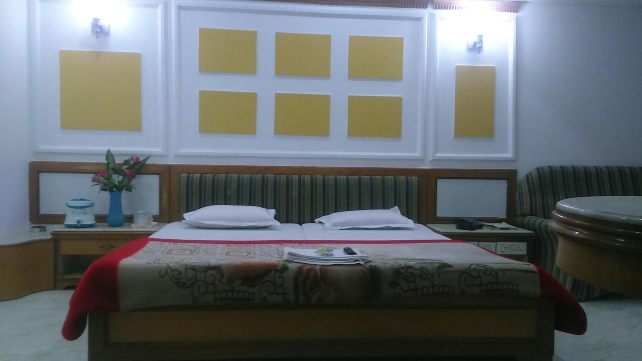 Hotel Unnati Ahmedabad Luaran gambar