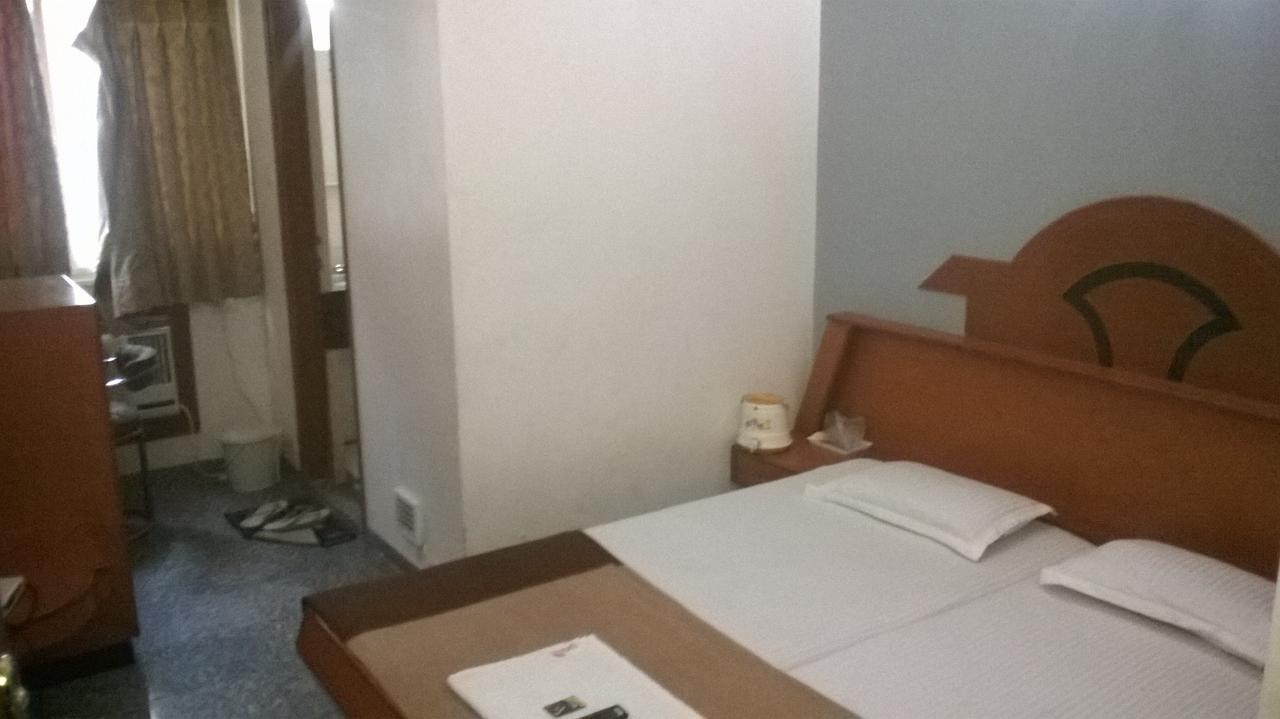 Hotel Unnati Ahmedabad Luaran gambar