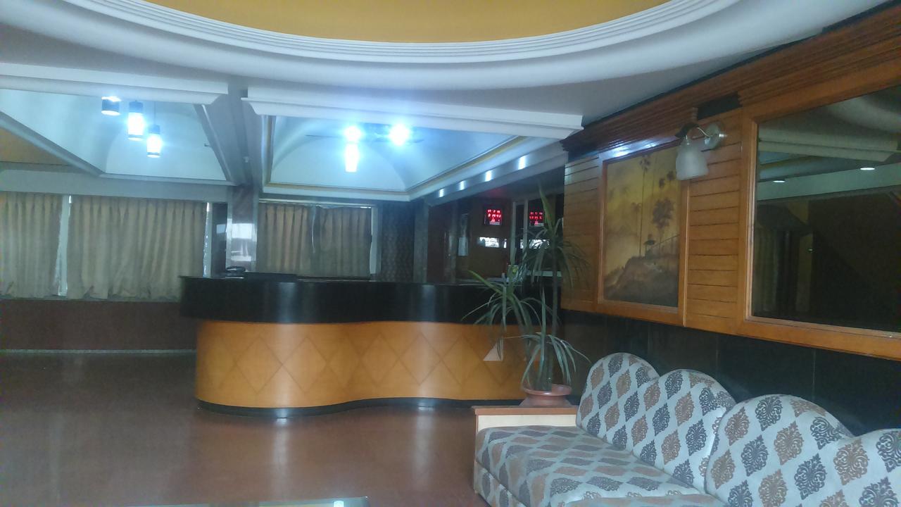 Hotel Unnati Ahmedabad Luaran gambar