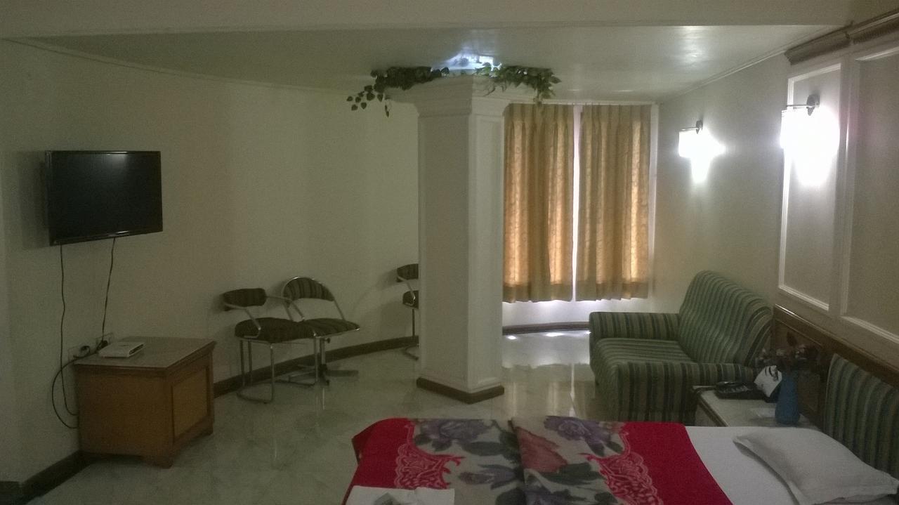 Hotel Unnati Ahmedabad Luaran gambar