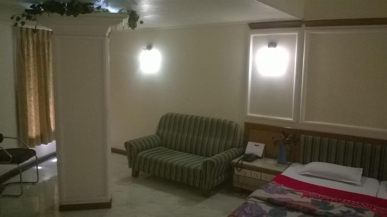 Hotel Unnati Ahmedabad Luaran gambar